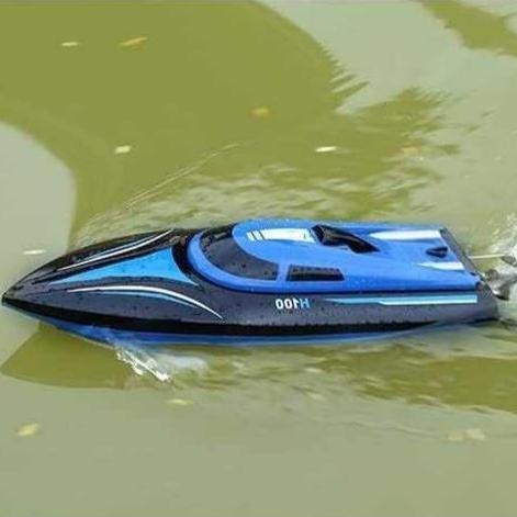 RC Boat – 30 km/h Speed and Auto 180° Turn for Thrilling Adventures